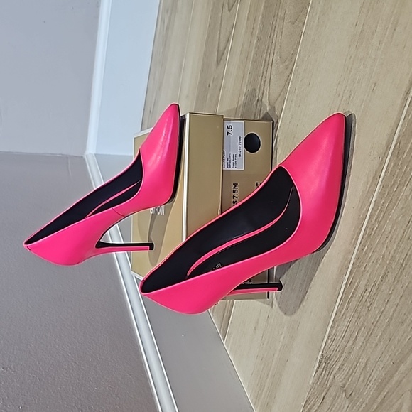 Michael Kors Neon Pink Pumps - Picture 1 of 4